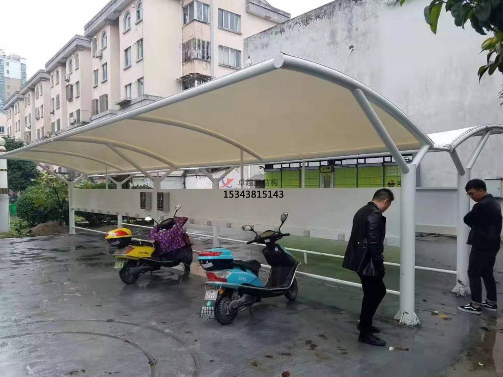 阿克蘇商業廣場雨棚搭建